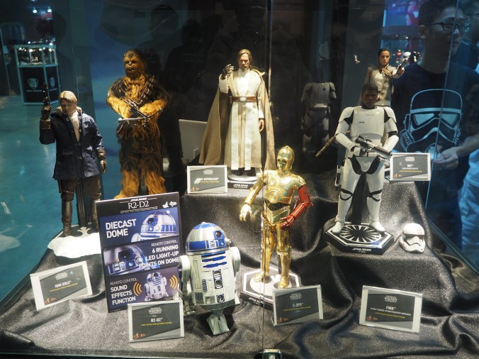 STGCC 2016 Star Wars The Force Awakens Hot Toys display