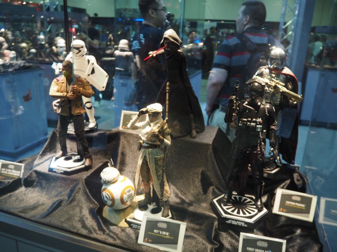STGCC 2016 Star Wars The Force Awakens Hot Toys display 2